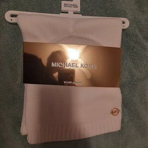 Michael Kors Scarf & hat set. NEW. Cream